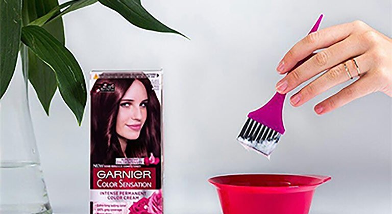 An easy 4-step guide to doing a hair dye patch test when dyeing your hair  at home