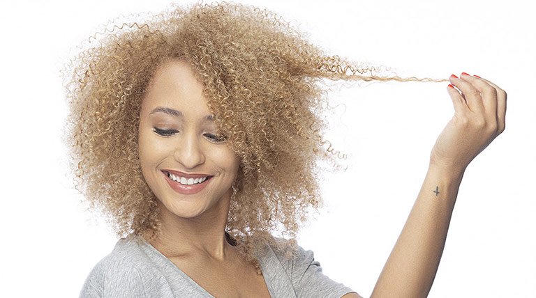 Curly blonde hair, healthy hair