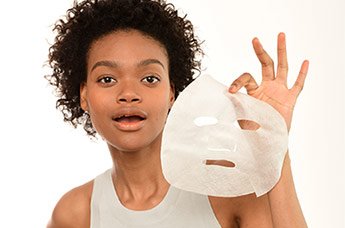 Model holding sheet mask, facial mask