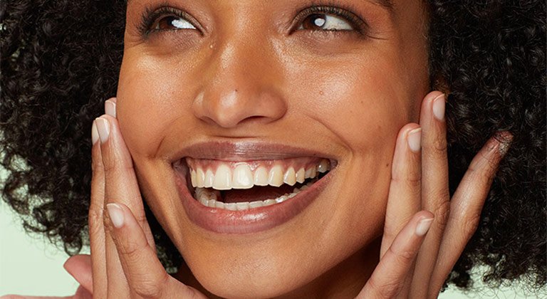 Model, fight dull skin