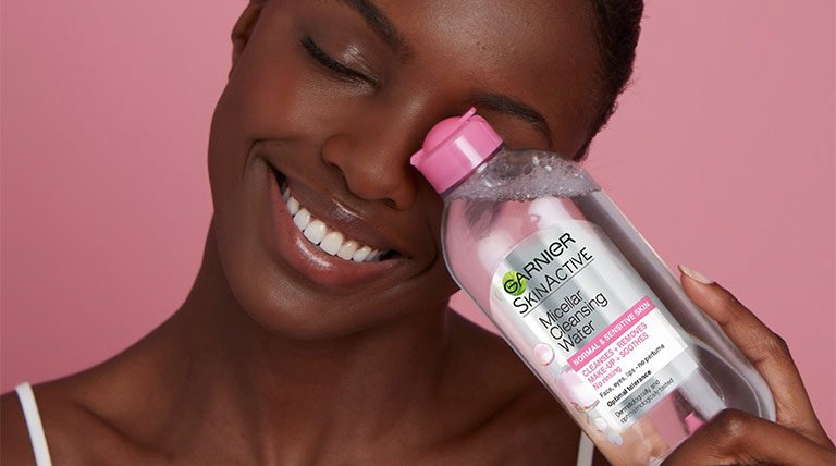 Model holding Micellar water